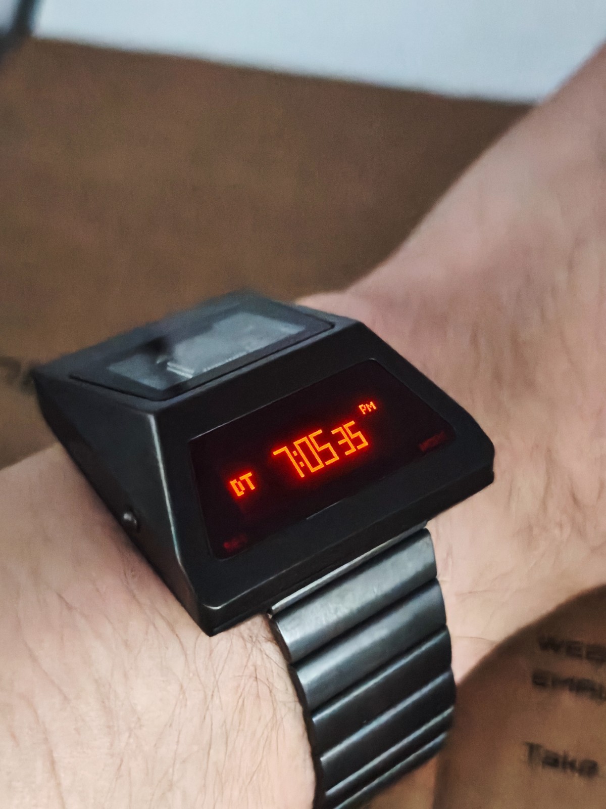 BenlyDesign Cyber Chip Window Retro-Futuristic Digital Watch S3000-C