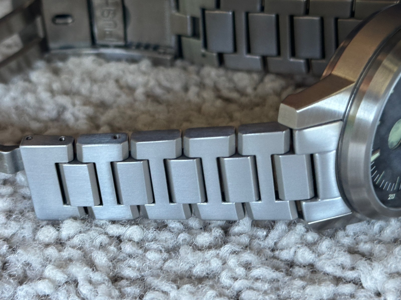 Zelos Aurora Moonphase Ti Eclipse Grey 39MM Titanium