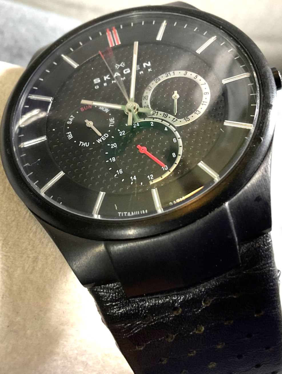SKAGEN 809XLTBLB TITANIUM MULTIFUNCTION BLACK DIAL LEATHER WATCH NEW BATTERY
