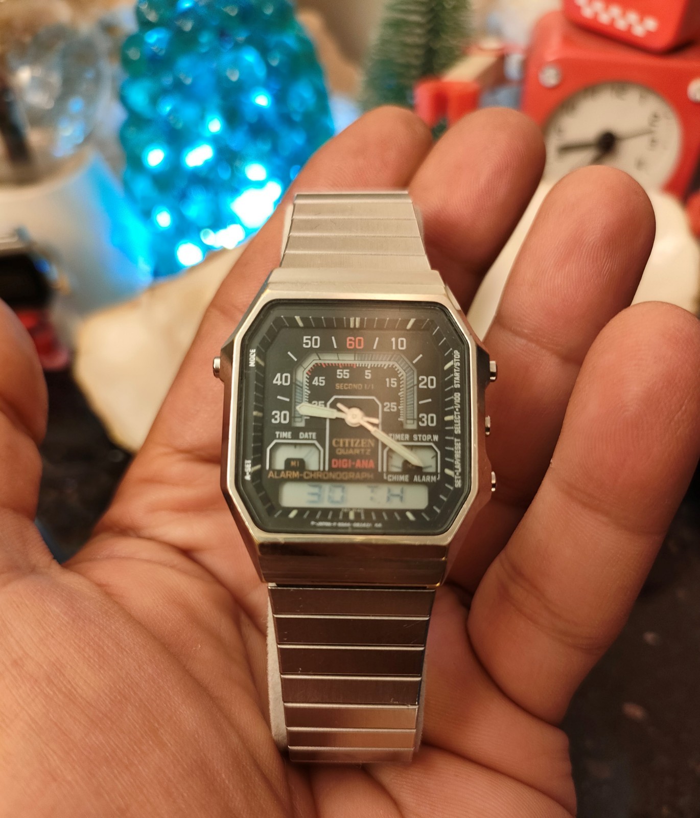 1983 Vintage Citizen 30-0624 Ana-Digi Temp Dual Time Robot Face