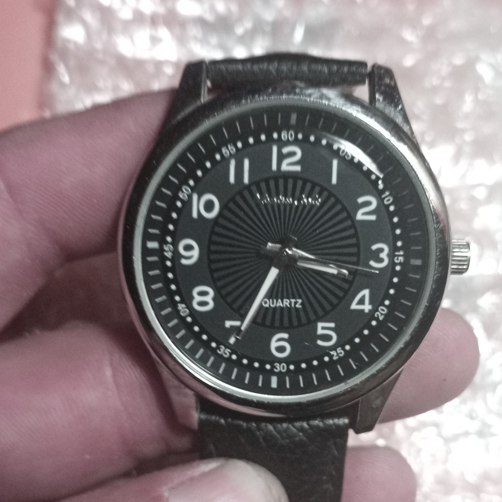 Quartz Analog Unisex Wristwatch Black Dial Arabic Numerals Leather Strap
