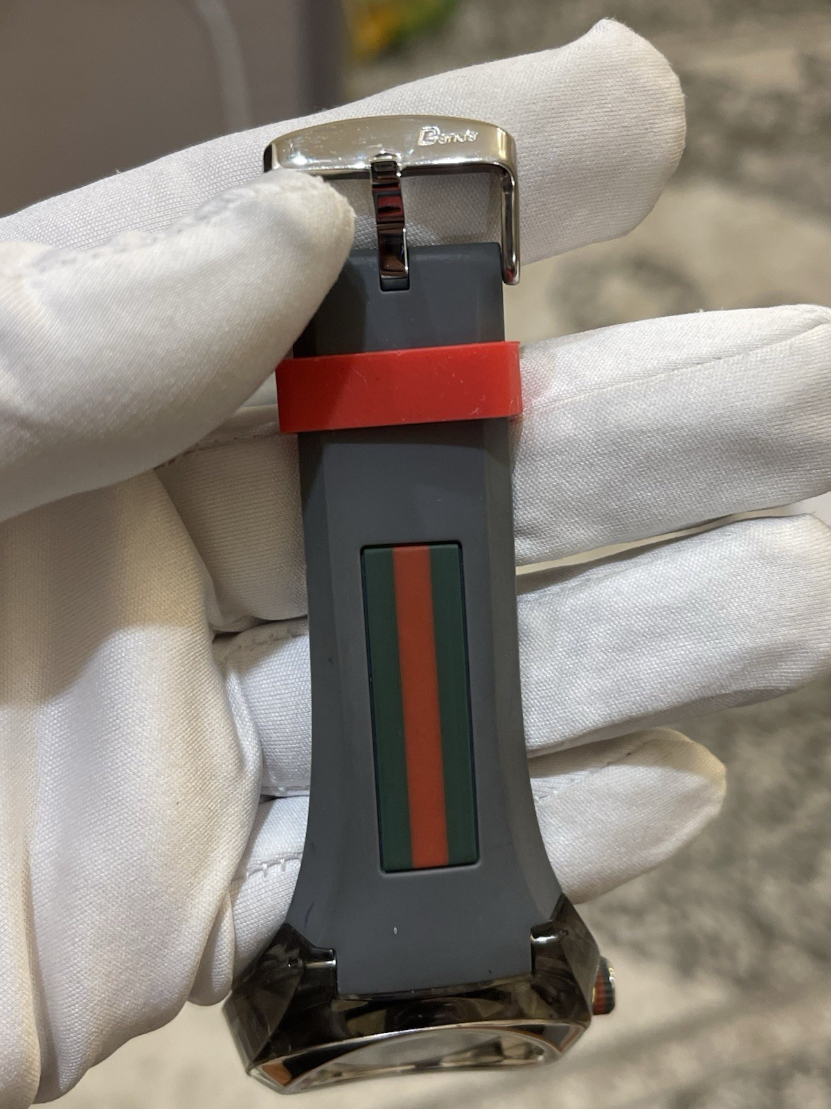 Gucci Sync Quartz Gray Dial Gray Rubber Strap Watch For Men XXL 44mm YA137301