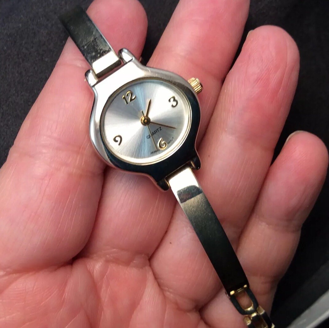 Pretty Ladies Silver Tone Quartz Watch With Link Bracelet Band Works