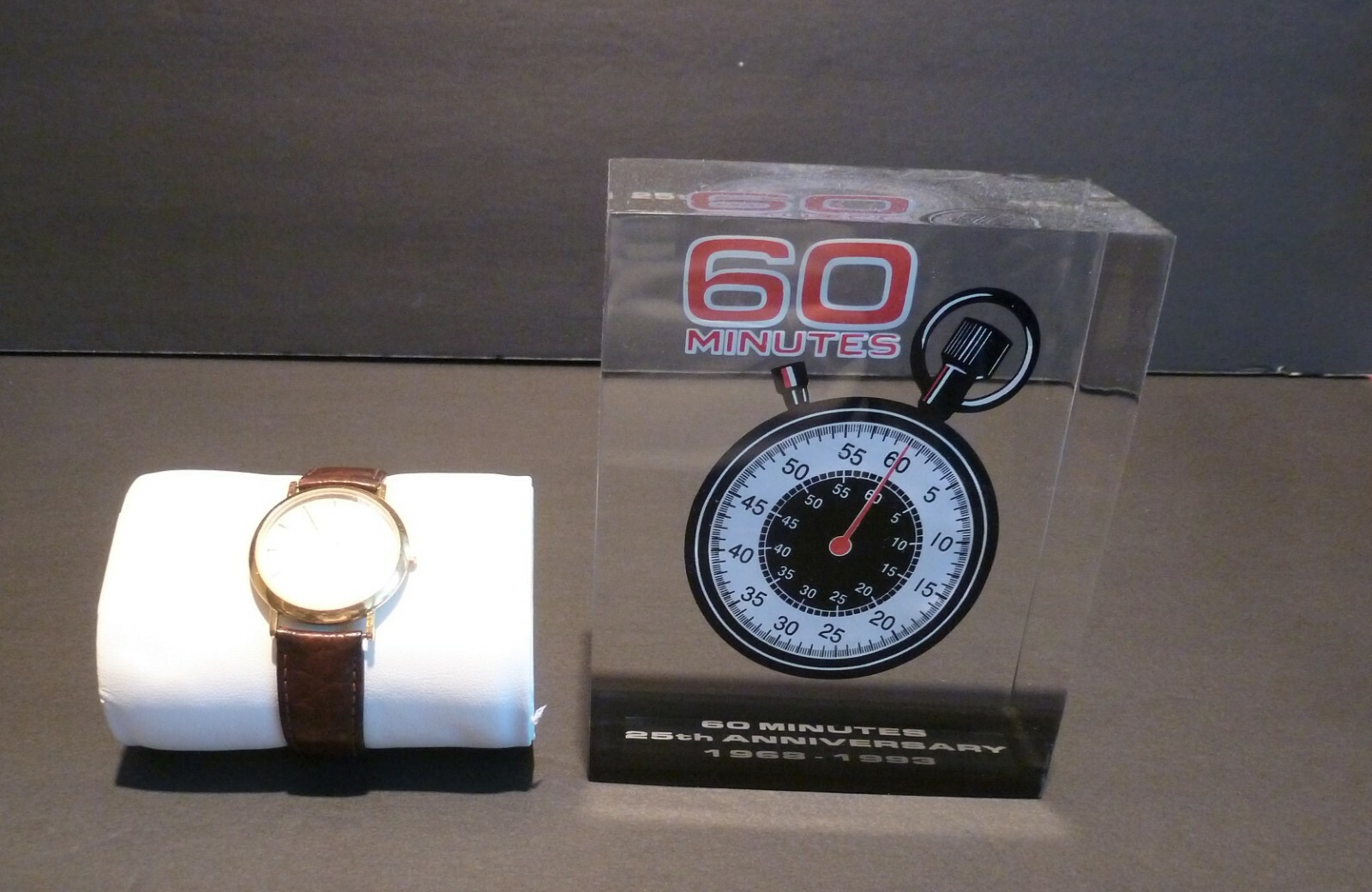 Rare 60 Minutes 25 Anniversary 1968-1993 Bulova Logo Watch & Lucite Paper Weight
