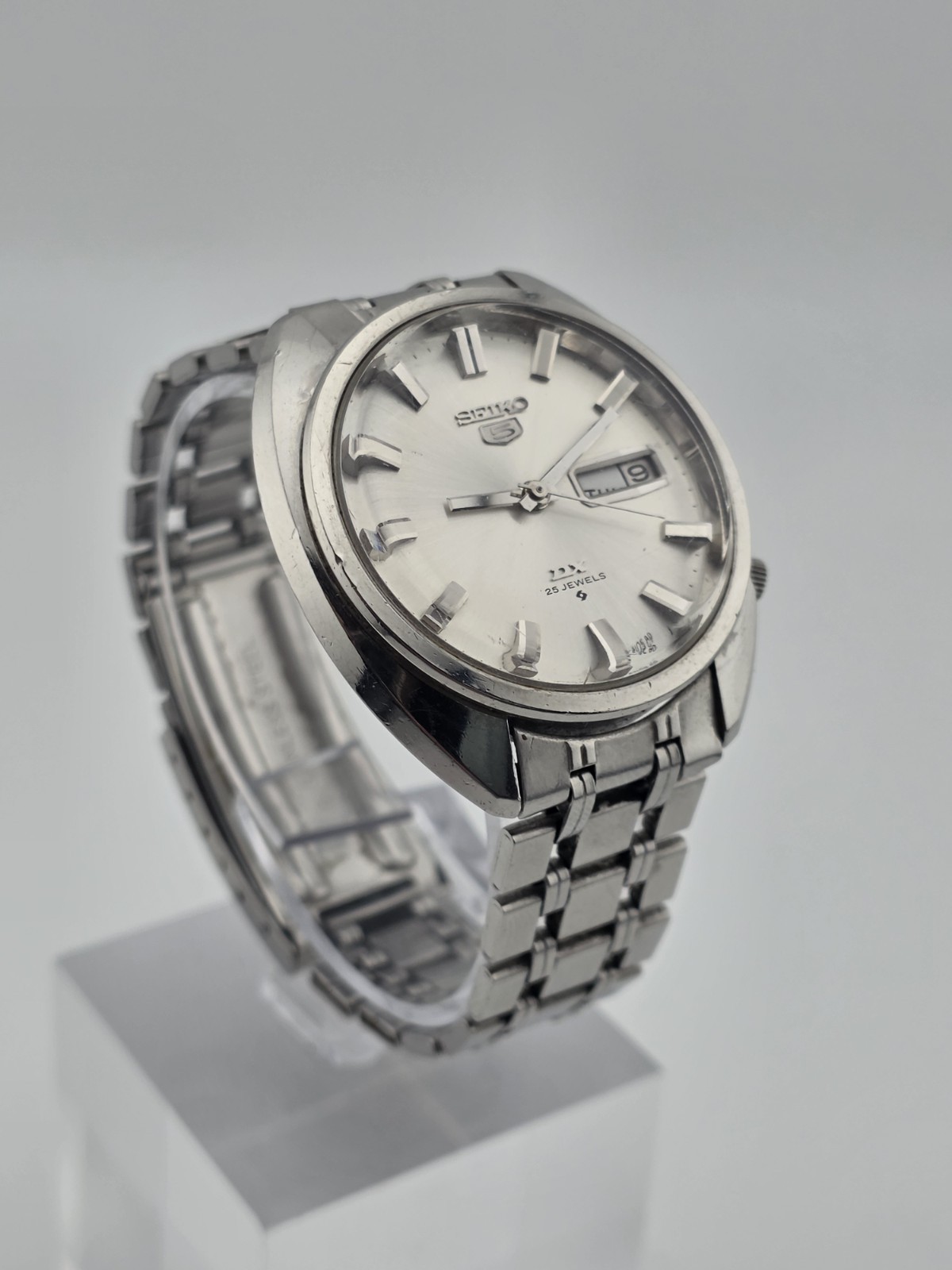 Vintage Seiko 5 DX 6106-8131 25 J Automatic 37mm Day Date JDM. Working.