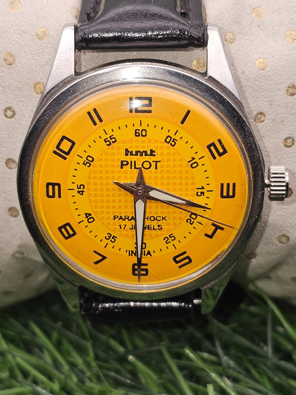 Beautiful Mens HMT Pilot Parashock Mechanical Wind 17J Watch Yellow Dial