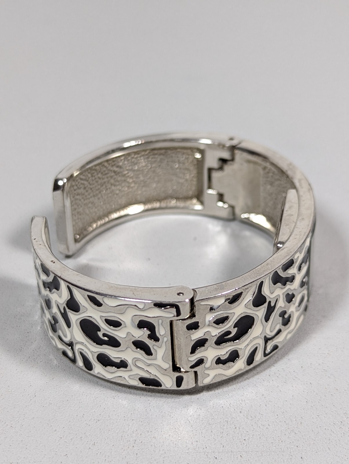 Studio Womans Black Dial White Black Silver Tone Hinge Bracelet Watch 6.75 Inch