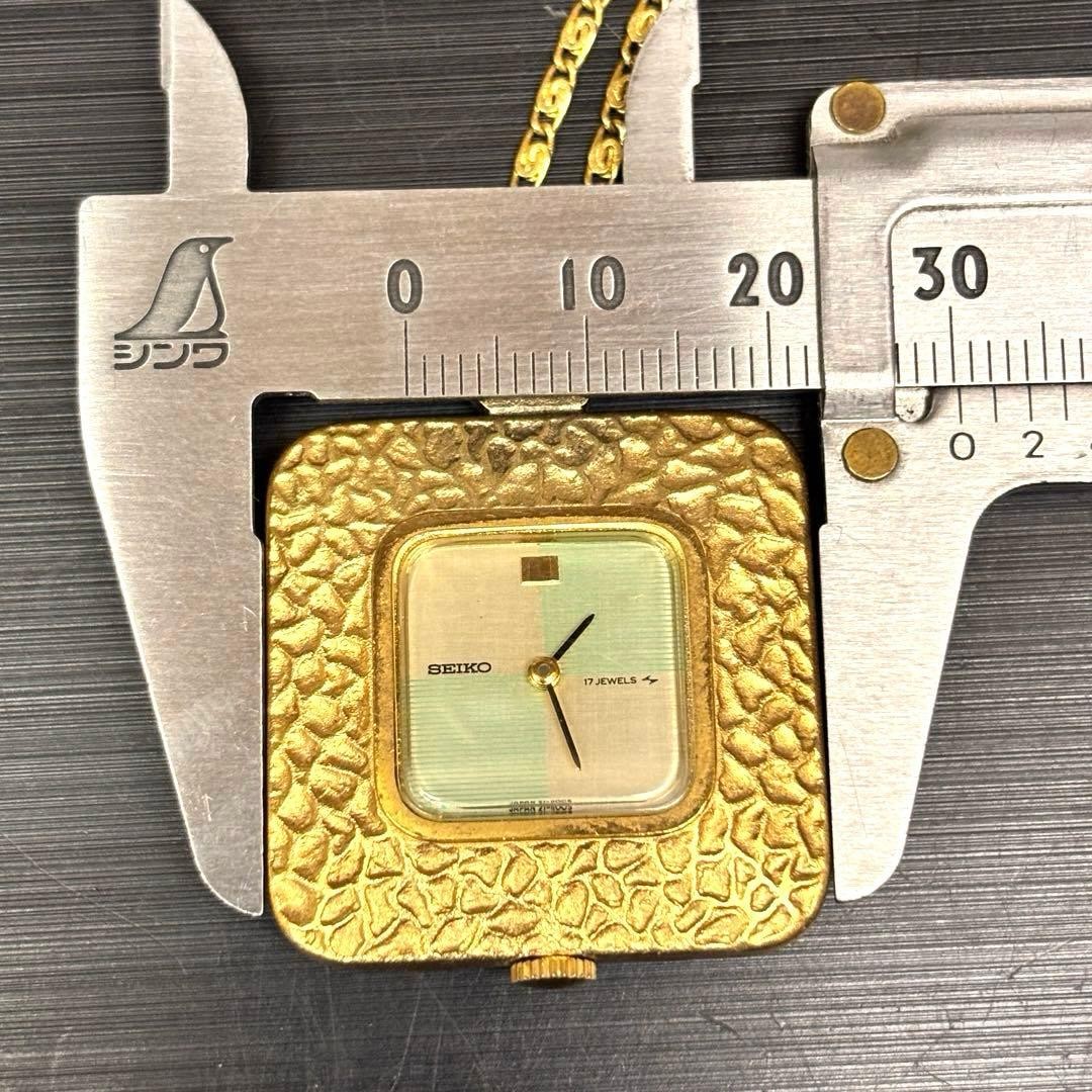 Working condition SEIKO hand-wound square gold-tone pendant watch
