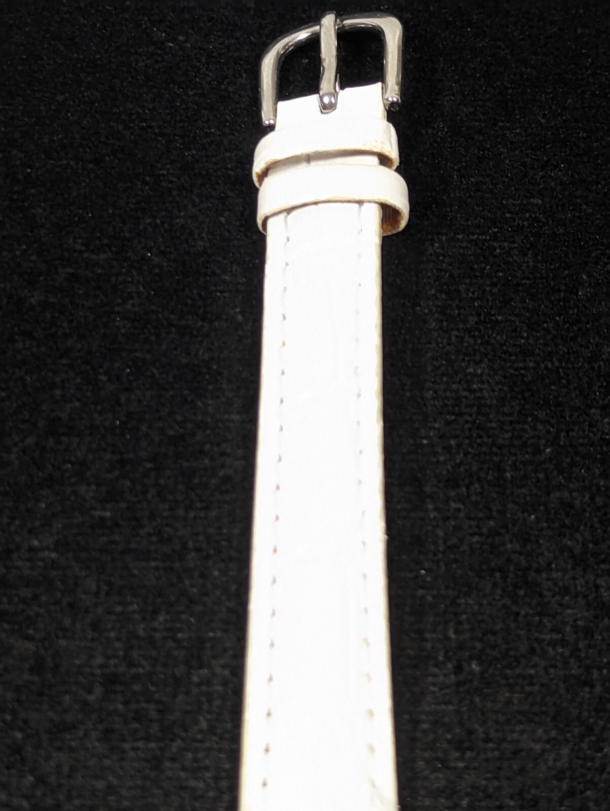 Silver Tone Dial Crystal Accent Round Case White Faux Leather Band Watch 7.5 In