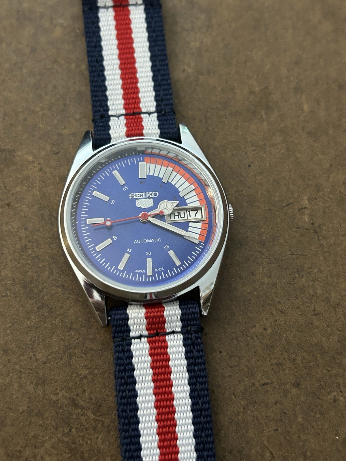 SEIKO 5 AUTOMATIC VINTAGE – Refurbished – Red White Blue Patriotic Canvas