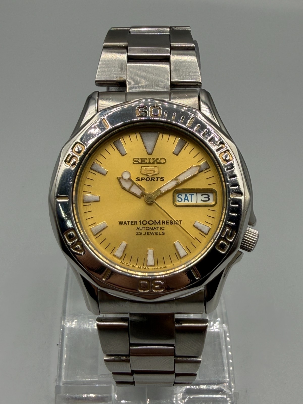 Vintage Seiko 5 Sports 7s36 Golden Mens Automatic Watch 38mm DayDate Japan Made