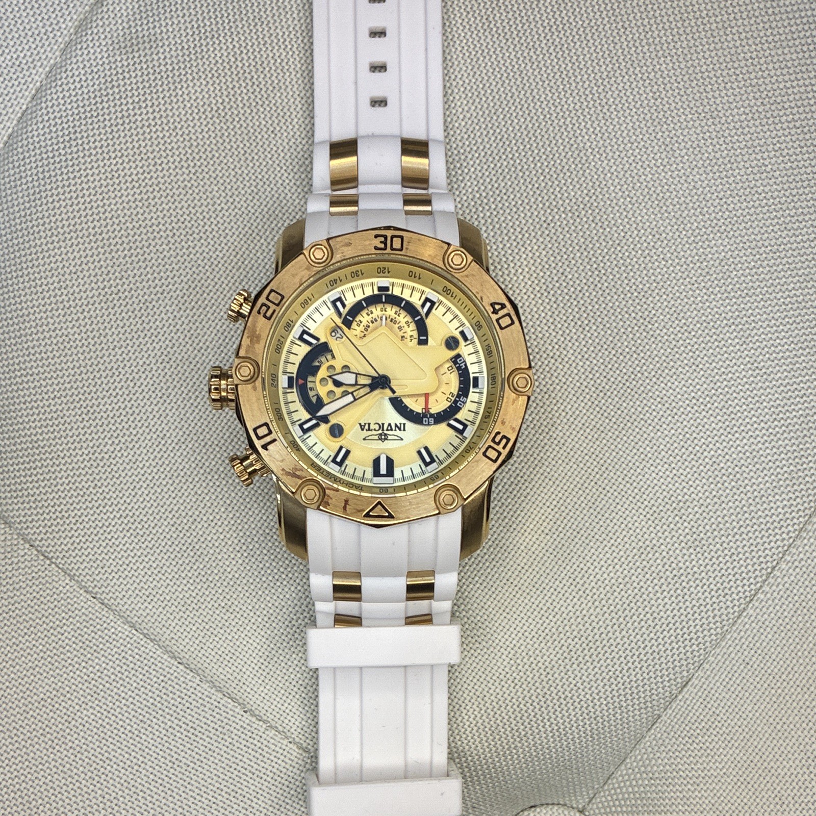 Invicta Pro Diver Chronograph Quartz 50mm 100m White Silicone Gold/Black Dial