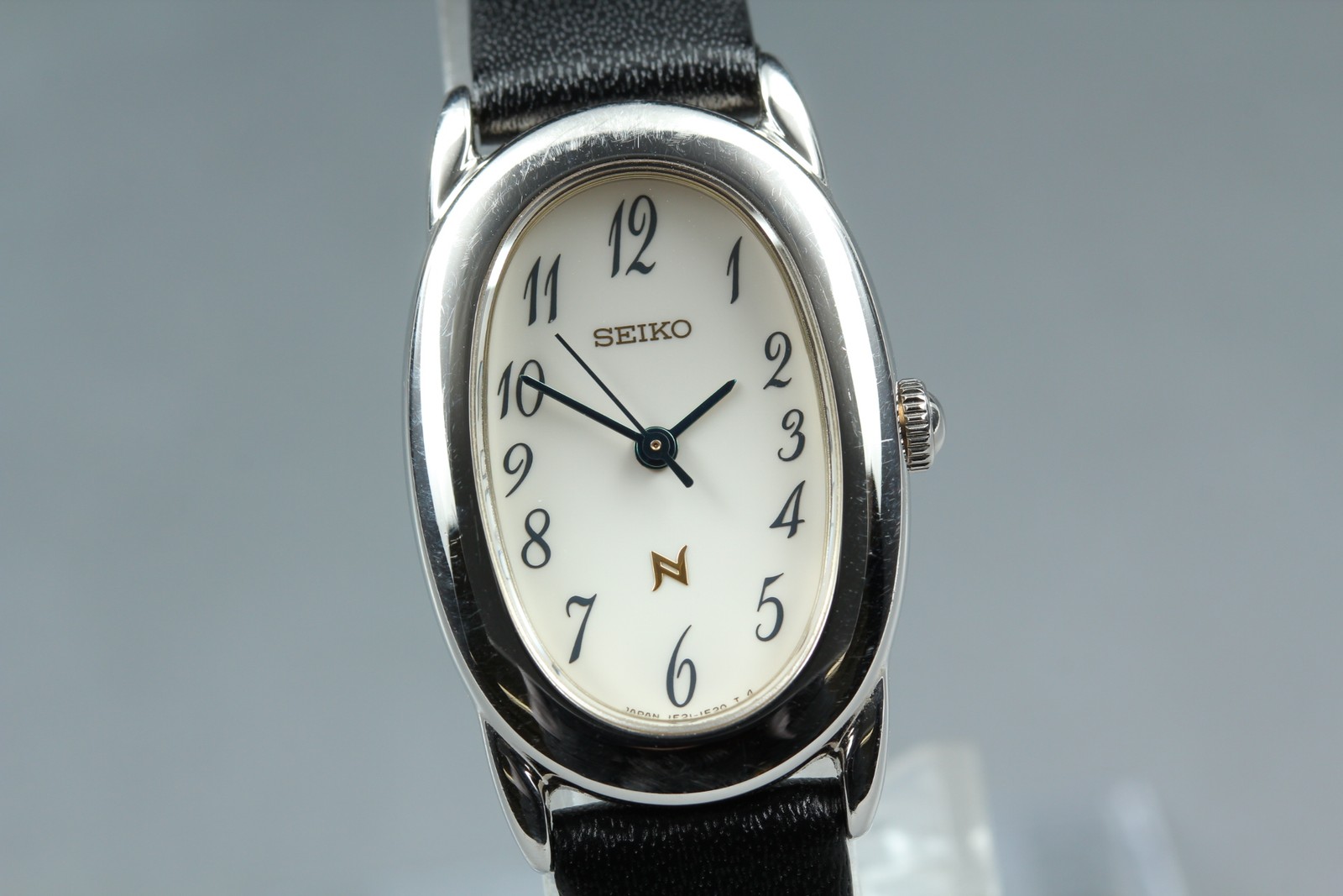 【Exc+5】 SEIKO 1F21-5B70 Quartz Silver Women’s Oval Dress Watch From JAPAN