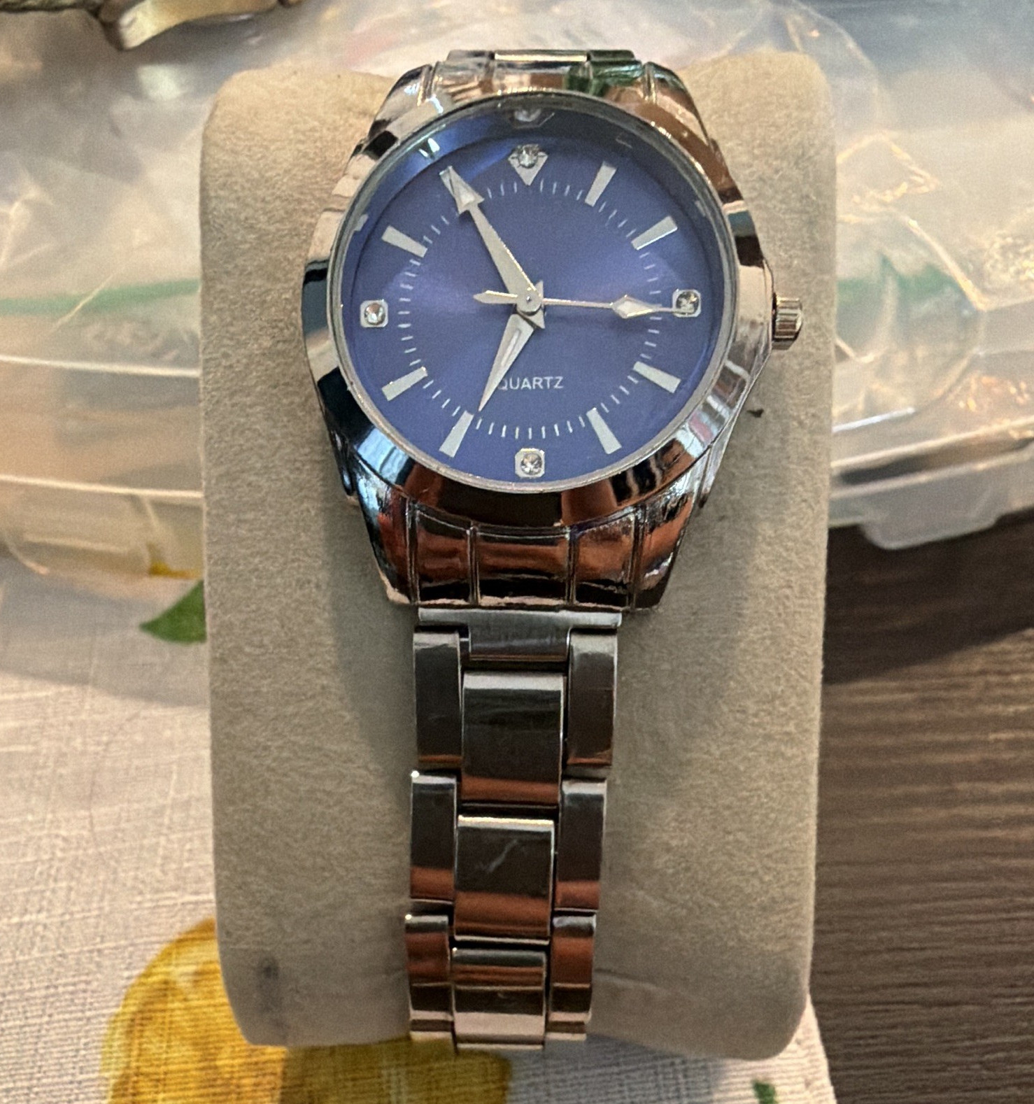 Quartz Analog Wristwatch Blue Dial Stick Indexes Silver-Tone Metal Bracelet