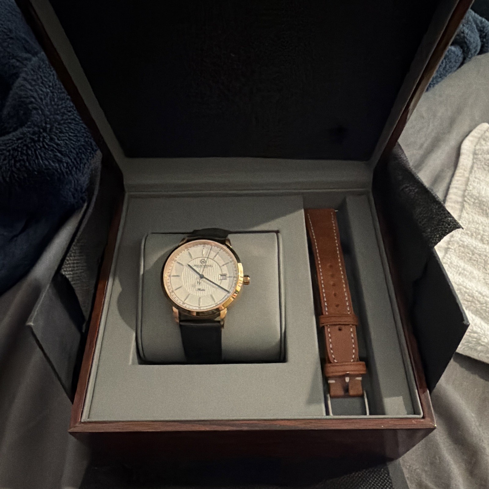 Melbourne flinders automatic watch /w box and additional leather strap no papers