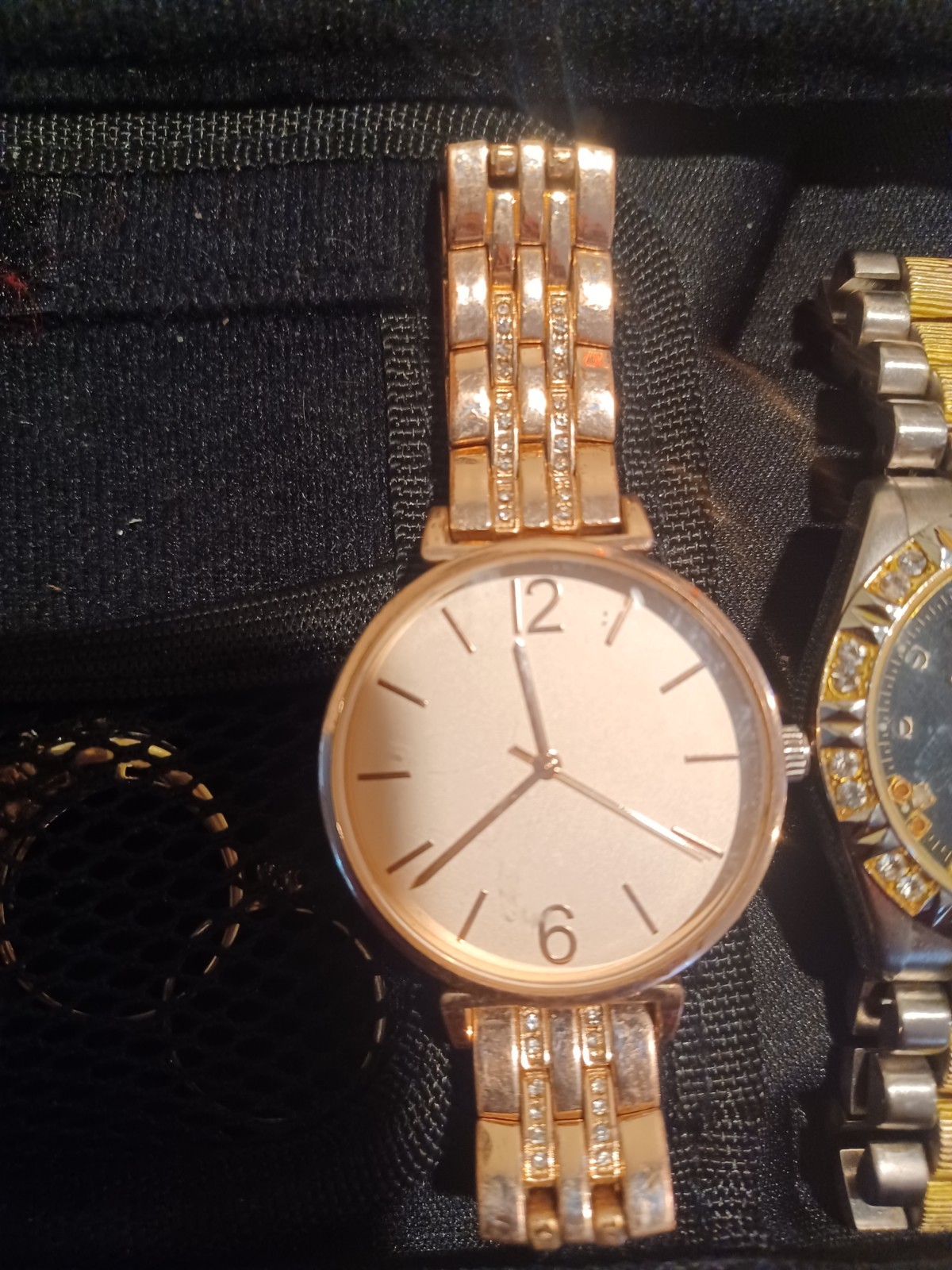 Gold-Tone Analog Wristwatch Gold Dial Round Case Metal Bracelet Baton Indexes