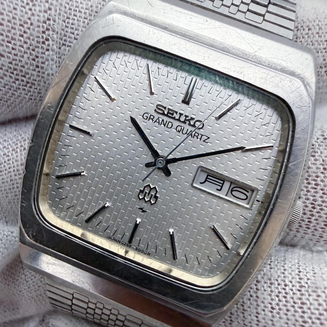 Seiko 9256-5000 Quartz Mens Wristwatch Silver Dial 32.8mm 18cm Running Photo