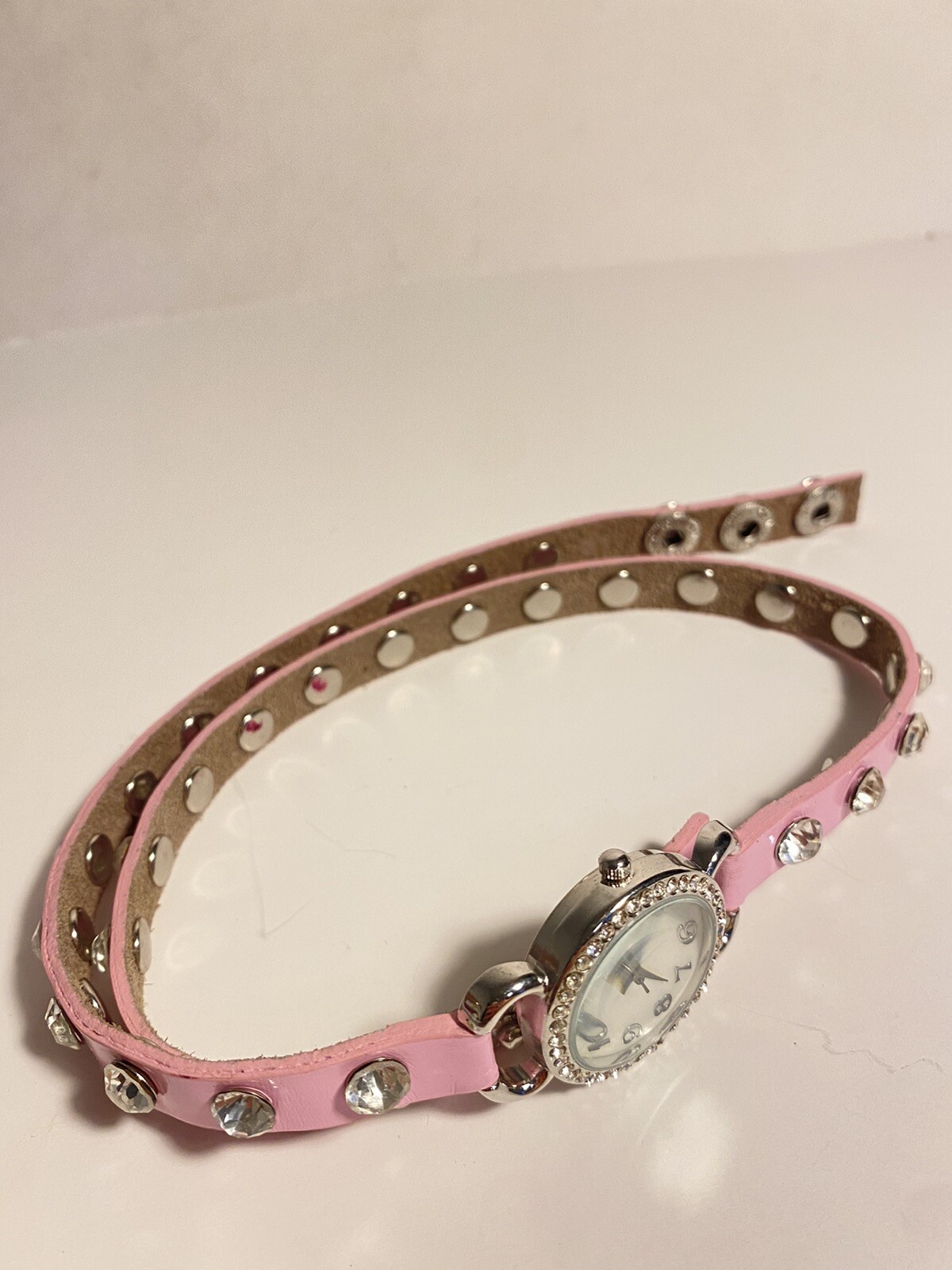 Geneva pink vintage Women’s Wrap around Watch Leather Strap Studded needs Batt