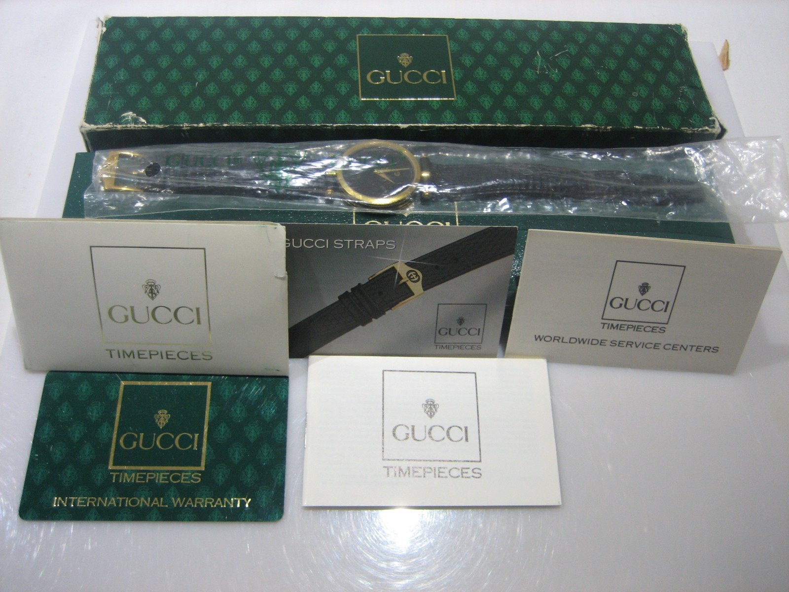 VINTAGE GUCCI 2000M BLK/BLK UNISEX STACK WATCH WITH BOX & COA