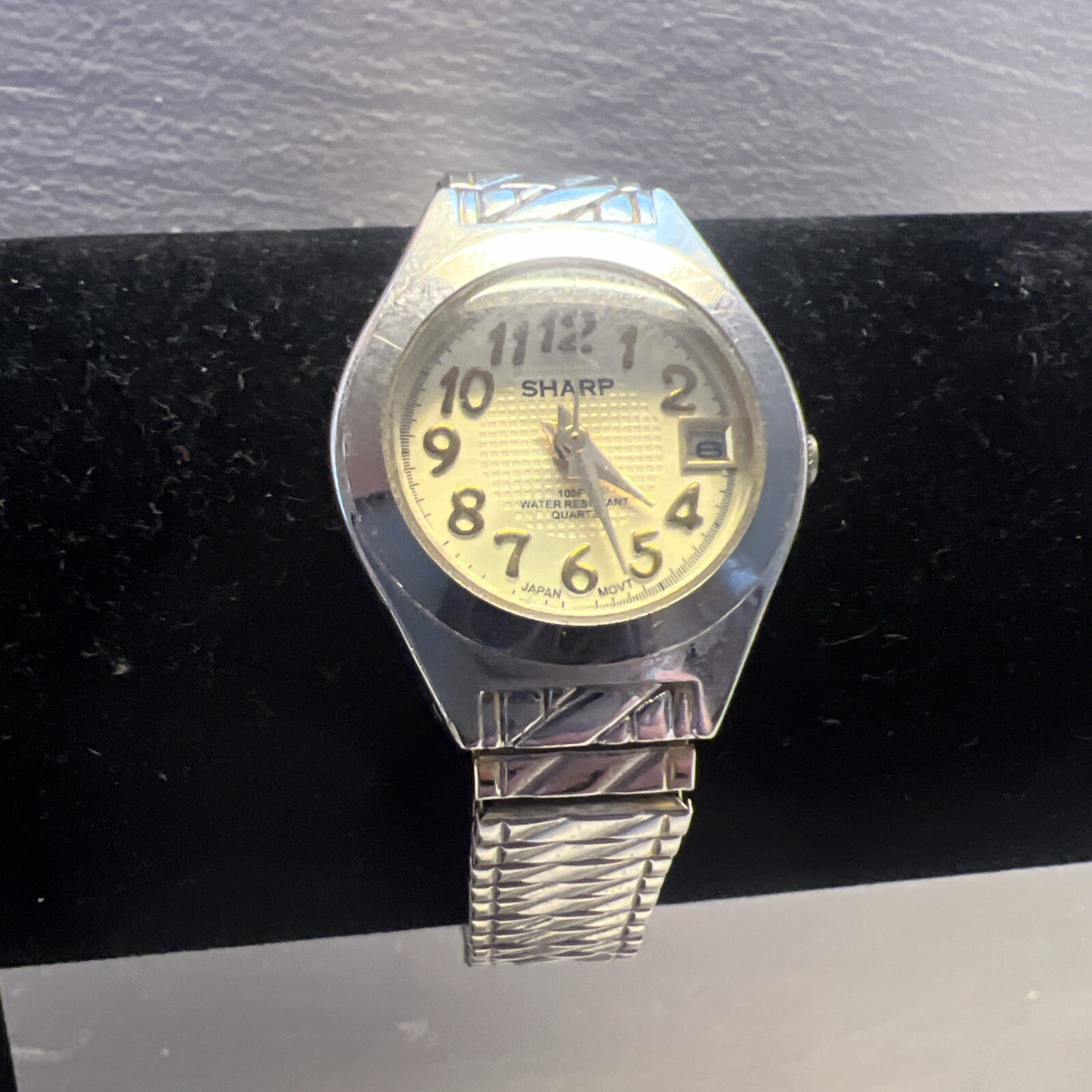 SHARP SHP-2040 Quartz Watch Ladies 100ft Water Resistance Day Date Works Vtg