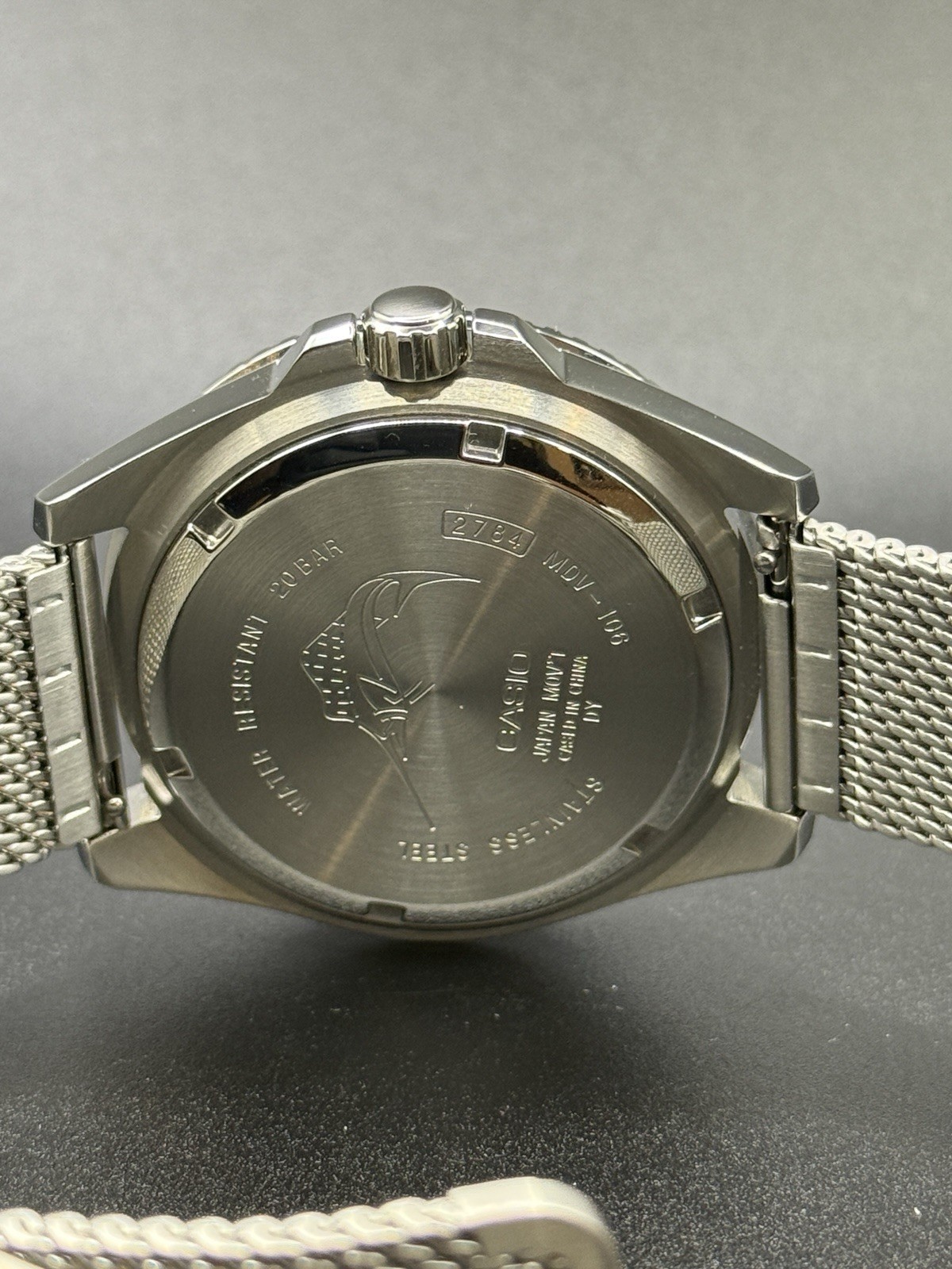 Casio Duro Batman – Custom Mod | Cyclops Mineral Crystal | Milanese