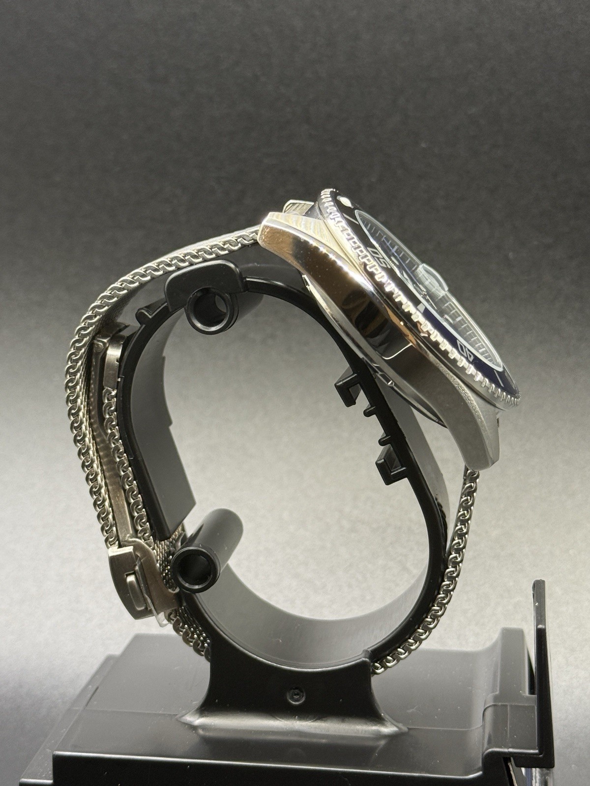 Casio Duro Batman – Custom Mod | Cyclops Mineral Crystal | Milanese