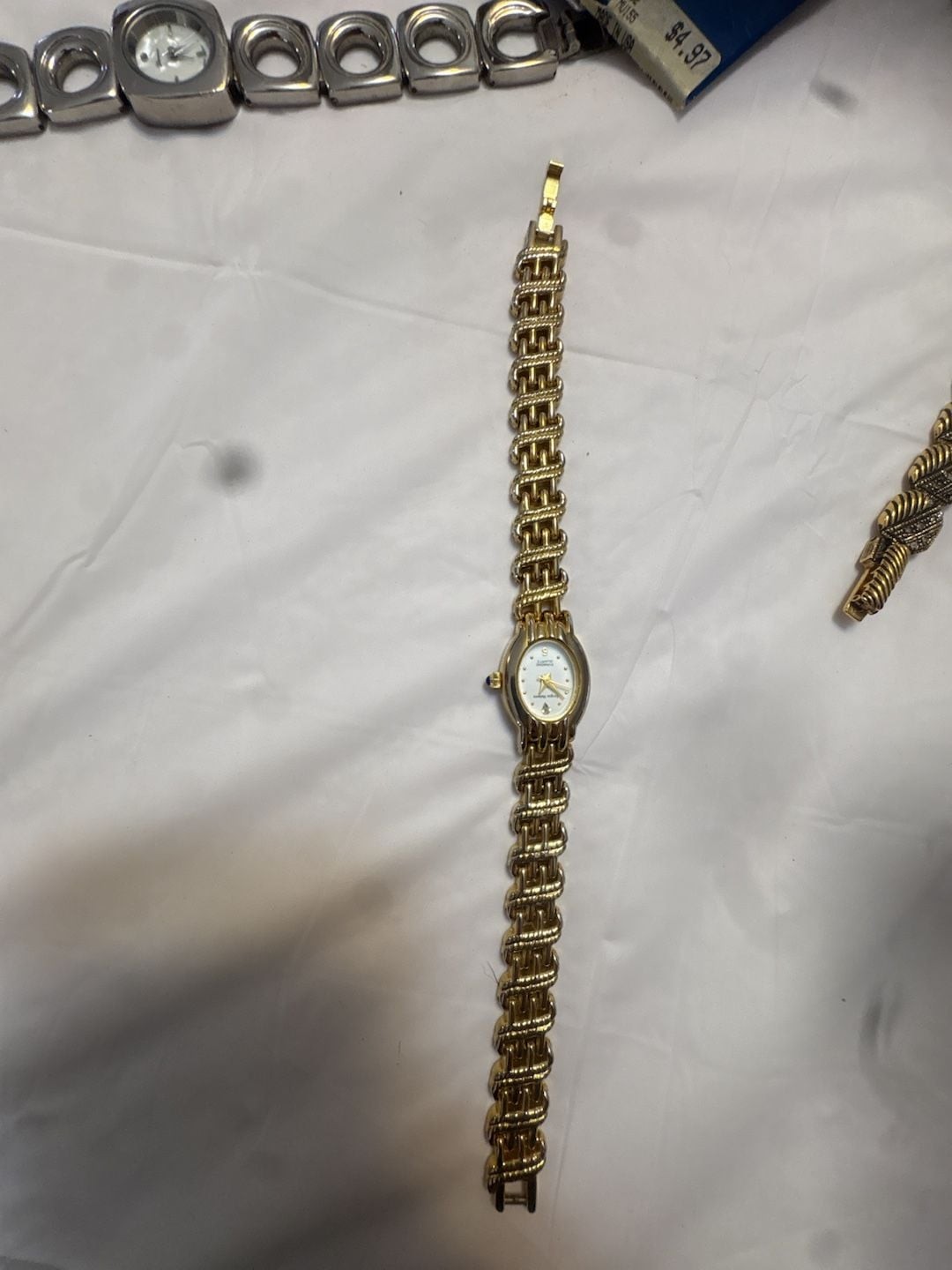 Sergio Valente Women’s Quartz Oval Dial Gold-Tone Link Bracelet Watch