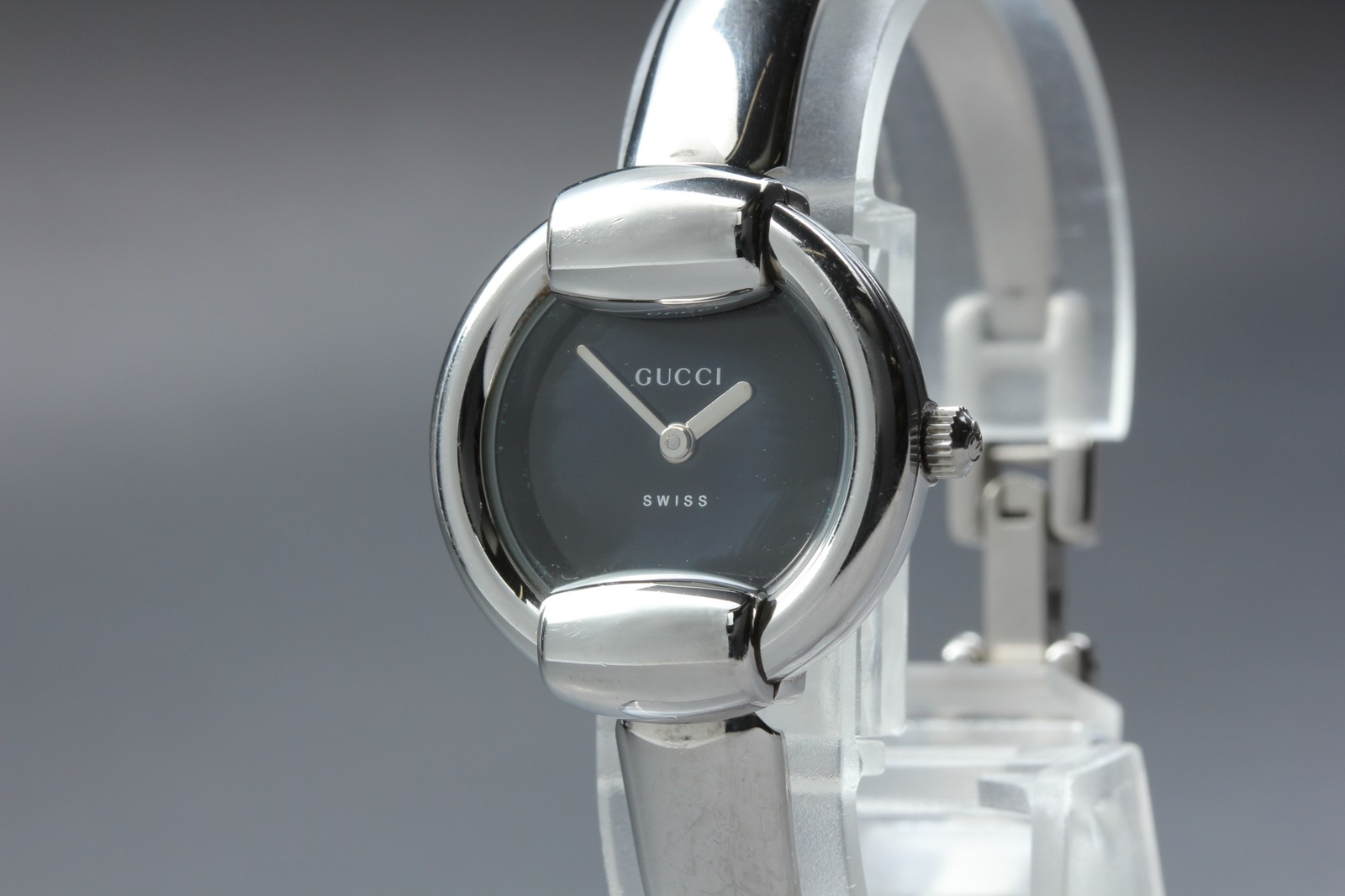 [Near MINT] GUCCI 1400L 26mm Black Dial Bangle Quartz Women’s Watch from JAPAN