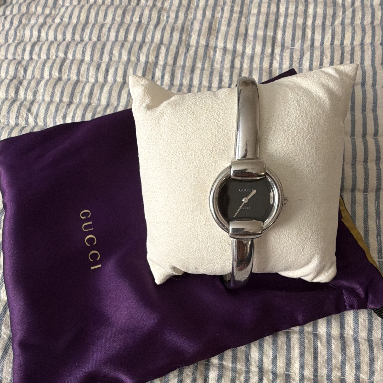 Vintage Gucci 1400L Swiss Made Quartz 30m Dress Watch, Silver Bangle Black Dial