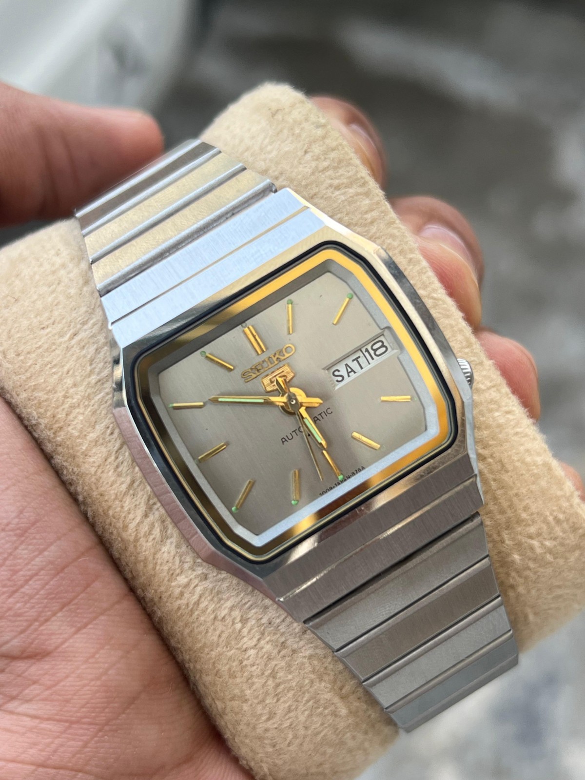 vintage Seiko 5 mens automatic watch day date 7009