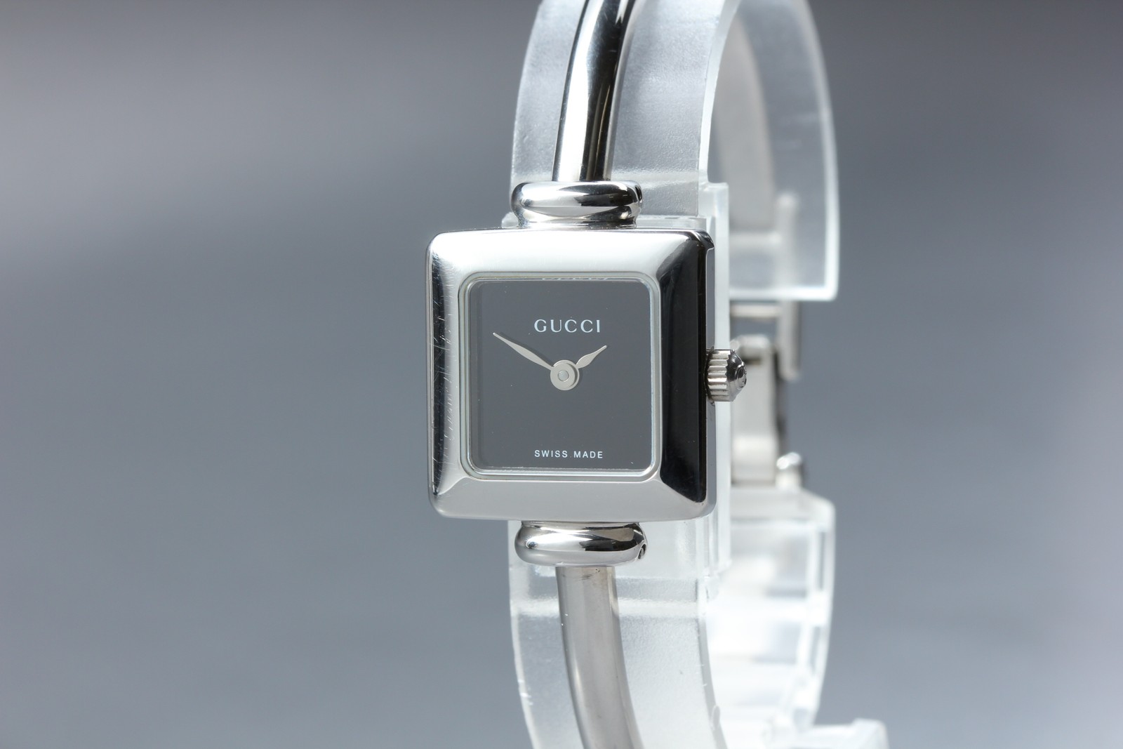 [Near MINT] GUCCI 1900L 20mm Black Dial Bangle Quartz Women’s Watch from JAPAN
