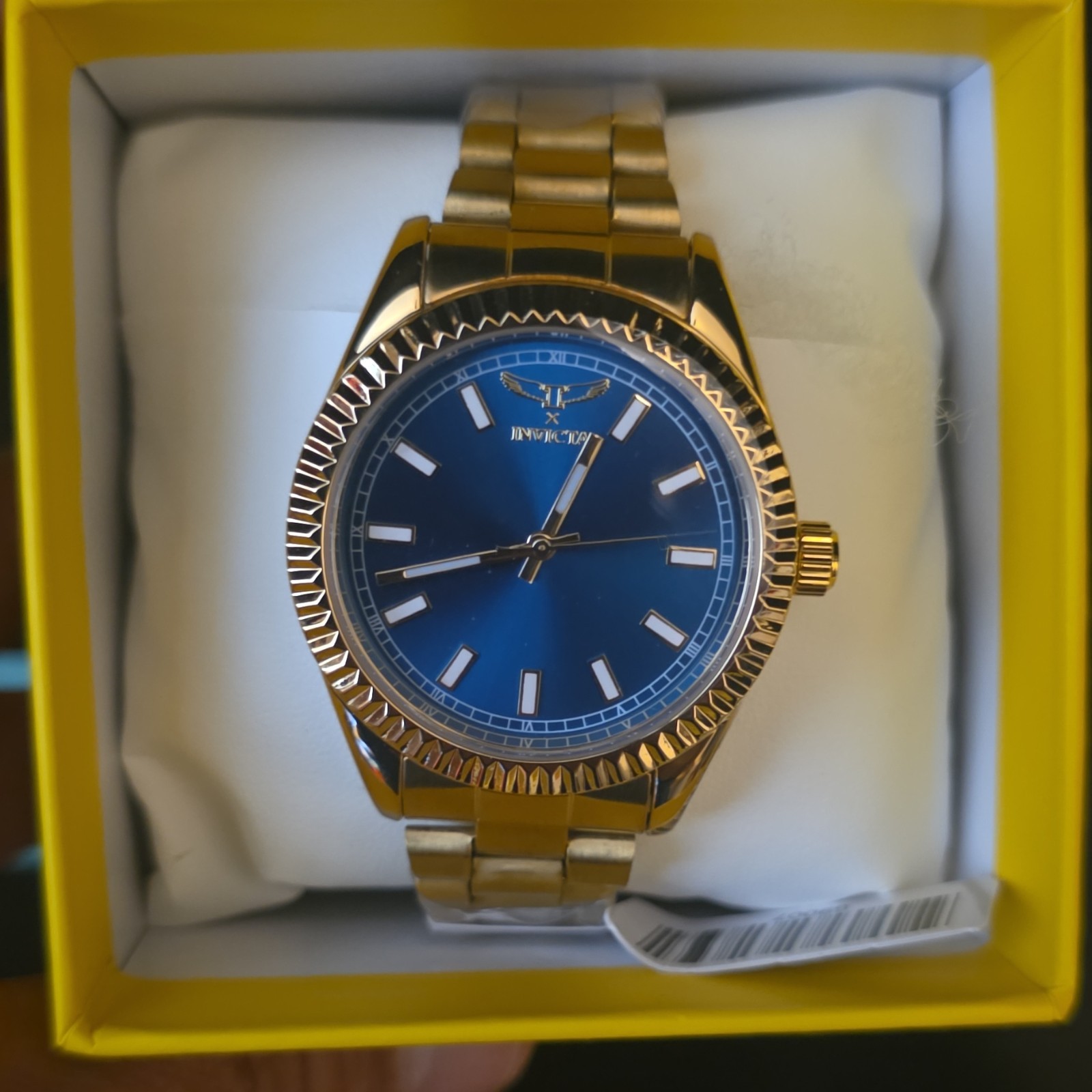 Invicta Pro Diver Men’s Quartz Diver Date 200m Blue Dial SS Bracelet Box