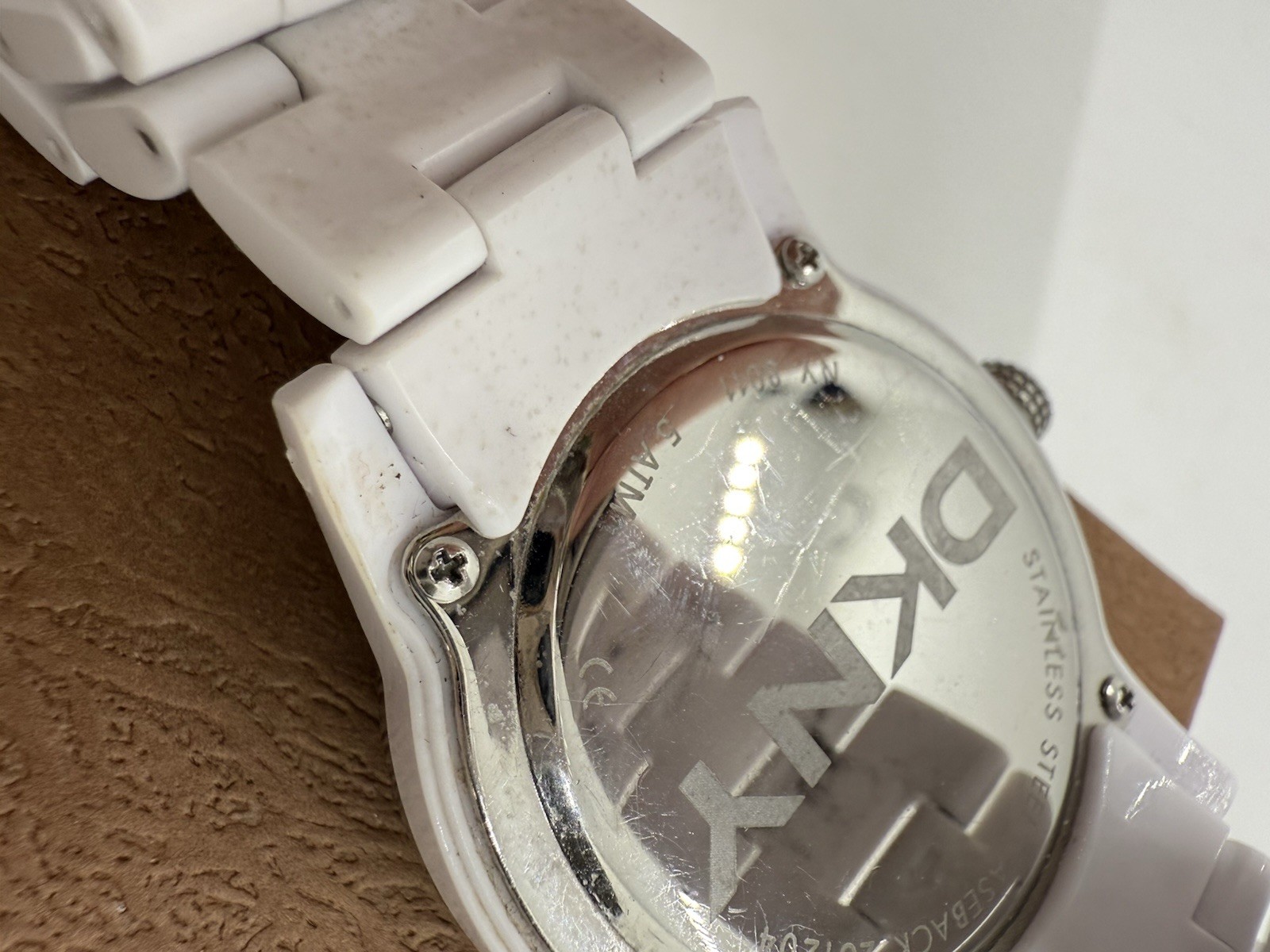 DKNY WHITE POLYURETHANE PLASTIC BOYFRIEND LADY,LOGO DIAL WATCH NY8011