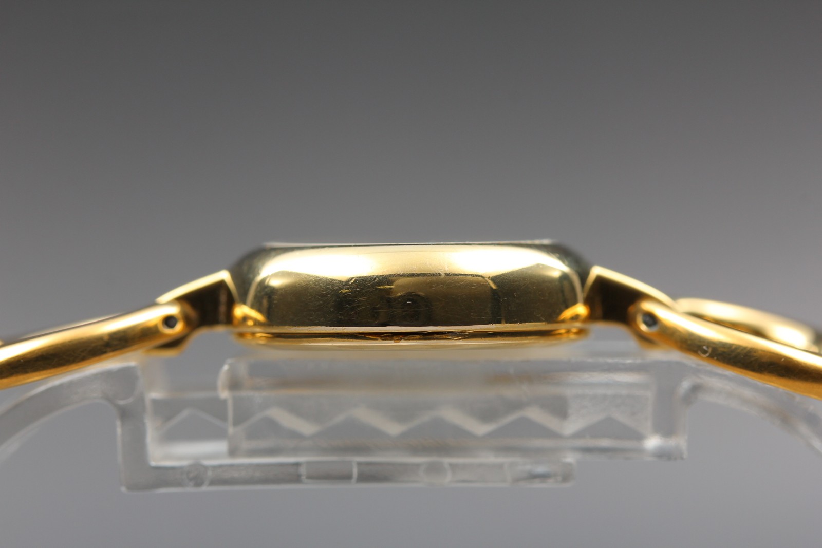[Exc+5] Vintage Gucci 1600 Gold 26mm White Dial Quartz Women’s Watch From JAPAN