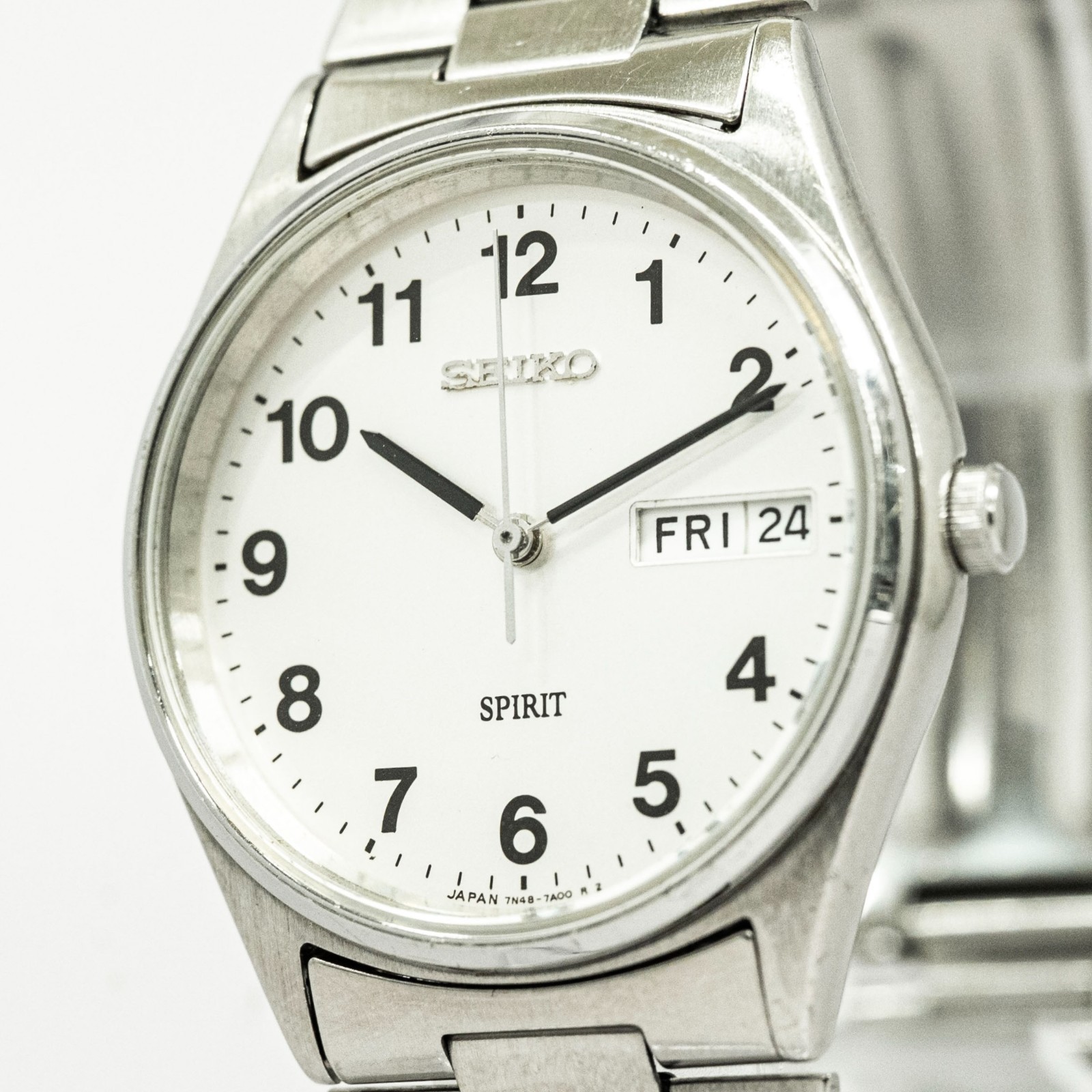 Vintage 1995 *NEAR MINT* SEIKO SPIRIT 7N48-7A00 Quartz Day/Date Arabic 33mm Mens