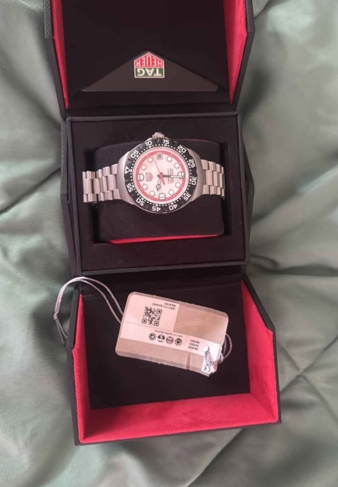 TAG Heuer Formula 1 Quartz White Dial Black Rotating Bezel Date Box