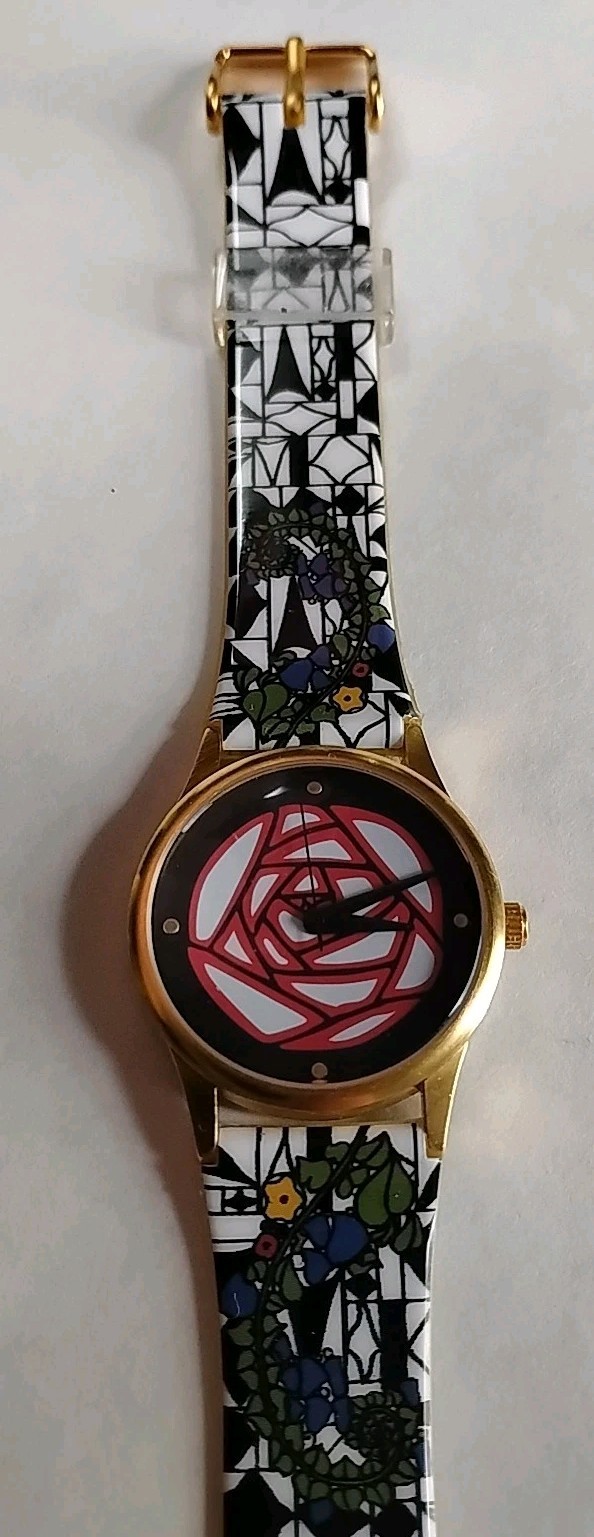 Vintage MMA Metropolitan Museum of Art Gold Tone Geometric Floral Watch #35