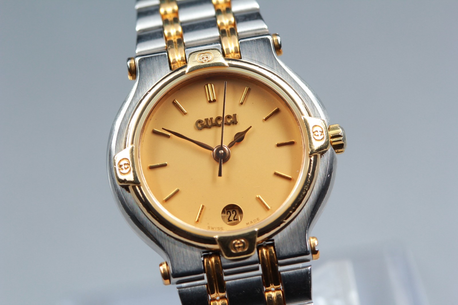 [Near Mint] Vintage Gucci 9000L Gold Dial Date Quartz Gold Silver Women’s watch
