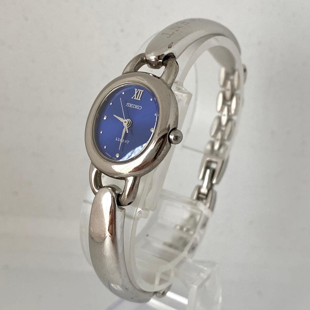 Working SEIKO LUCENT wristwatch, blue dial, oval shape, accessory watch.