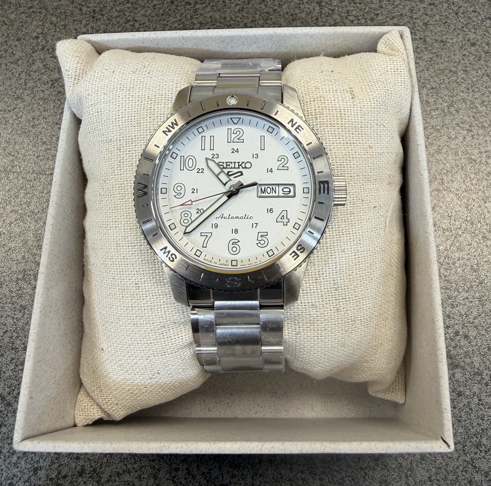 Seiko 5 Sports Automatic White Dial Steel Men’s Field Watch HDB007 Made In Japan