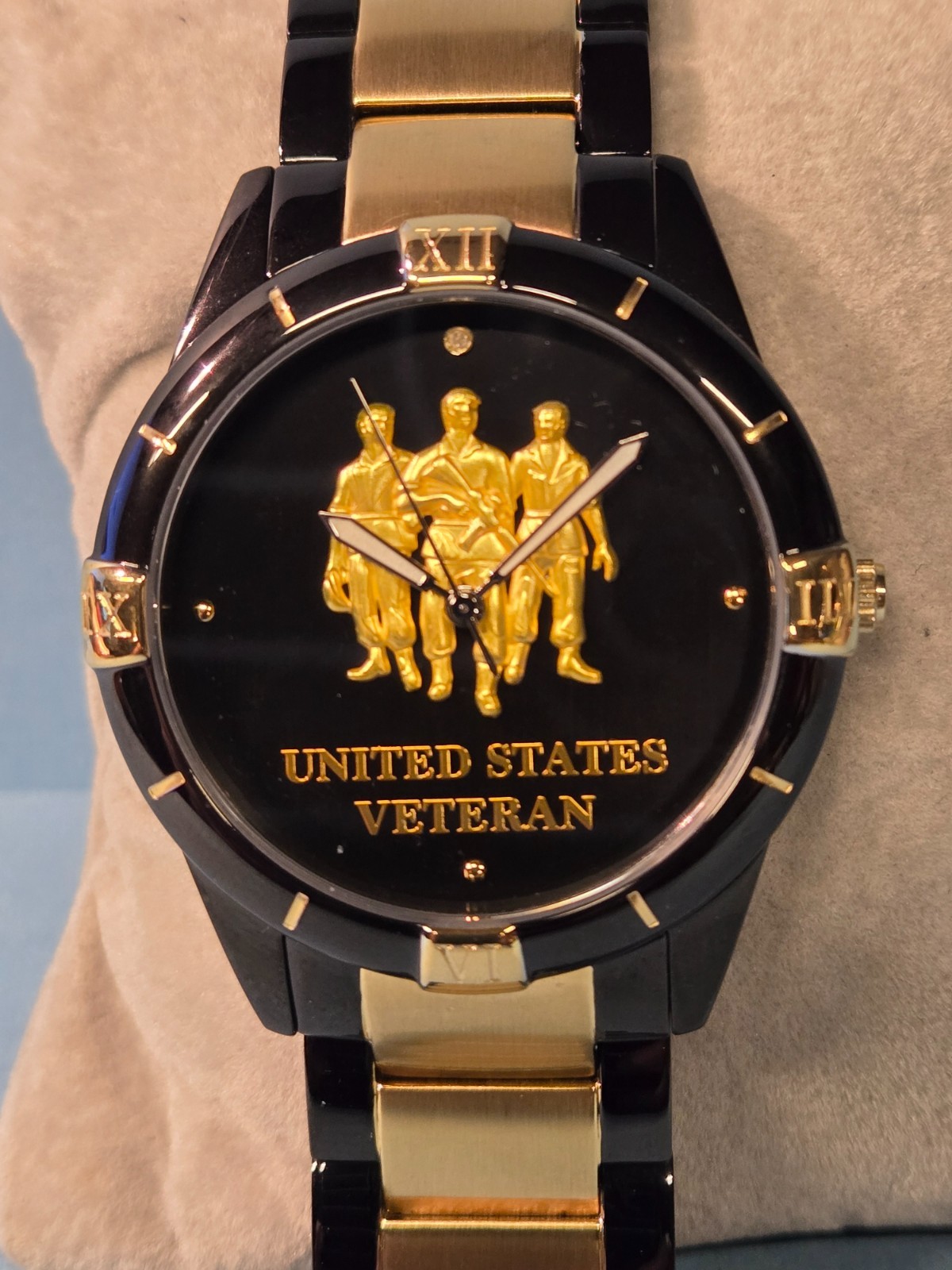 New United States Veteran Men’s Quartz Watch Black Gold tone/Runs