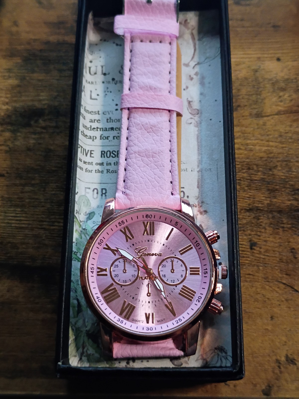 Geneva Quart Round Face & Matching Band Smart Looking Pu Leather Women watches
