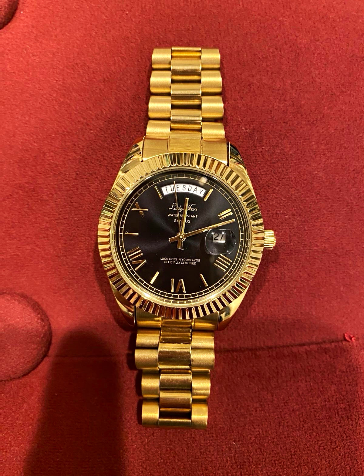 Lucky Fours Quartz Watch Gold Tone Bracelet Black Dial Day-Date Fluted Bezel