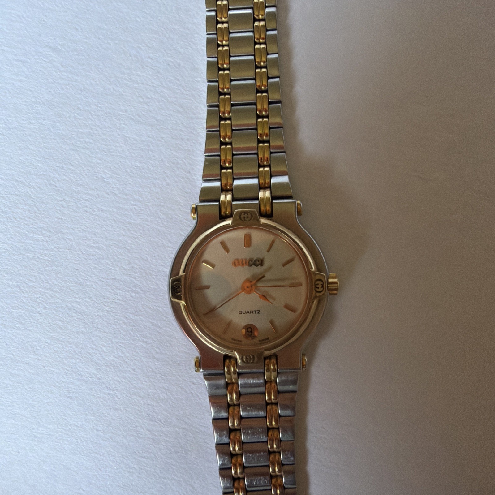Gucci 9000L Women’s Two-Tone Stainless Steel Quartz Analogue Watch 26mm