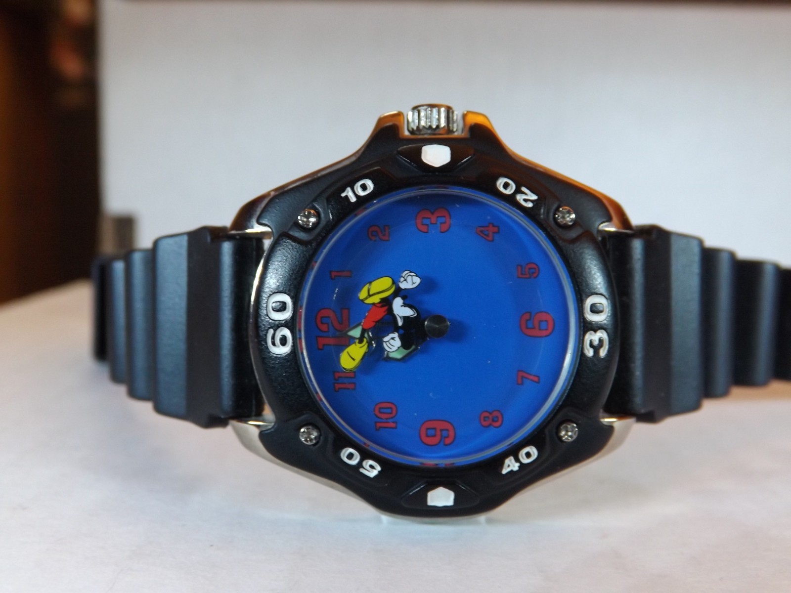 Disney Womens Vintage Mickey Mouse Watch (Jogger Mickey Mouse)-(Rare)-VHTF-New