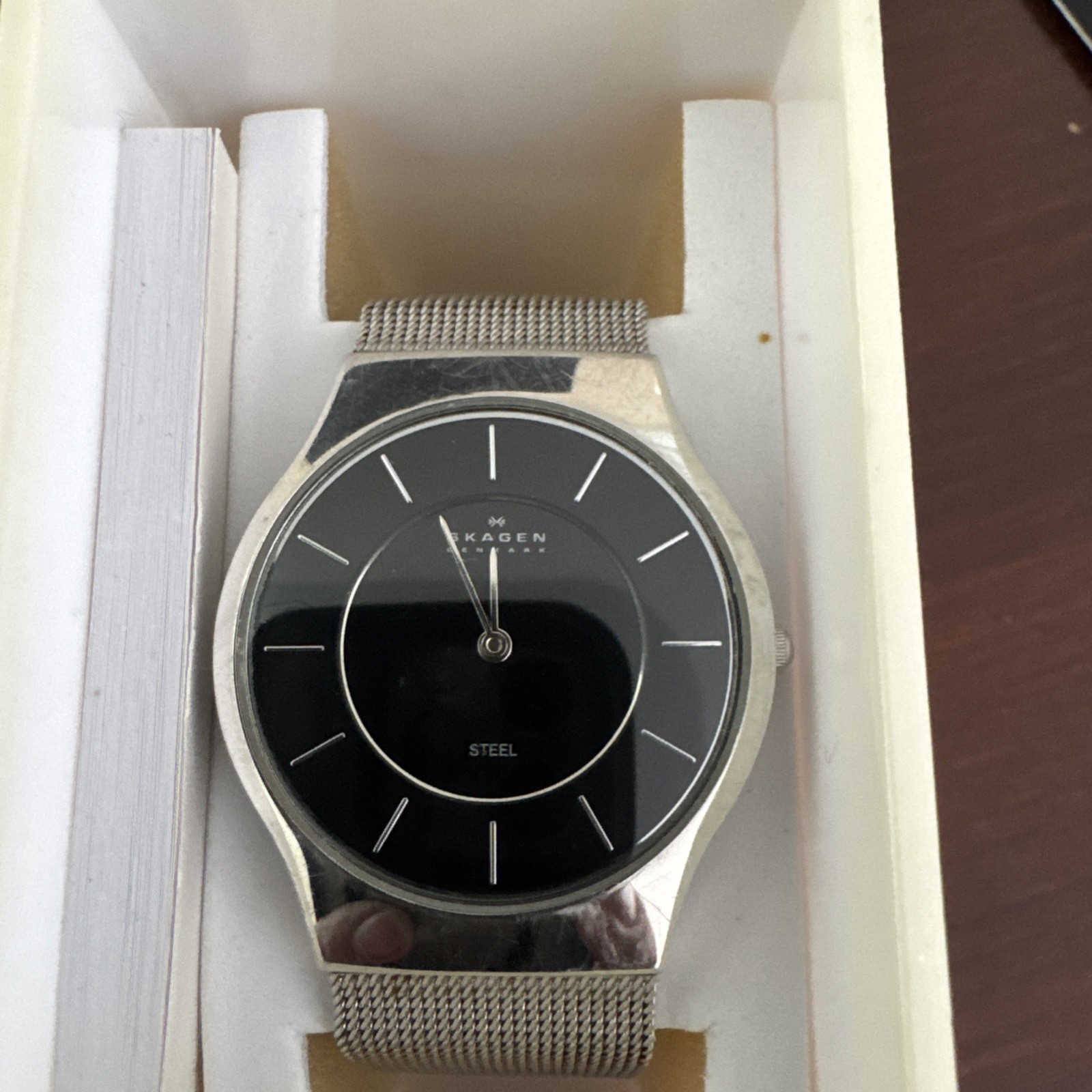 Skagen 233LSSB Men’s 33mm Slim Design Stainless Steel Milanese Mesh Band Watch