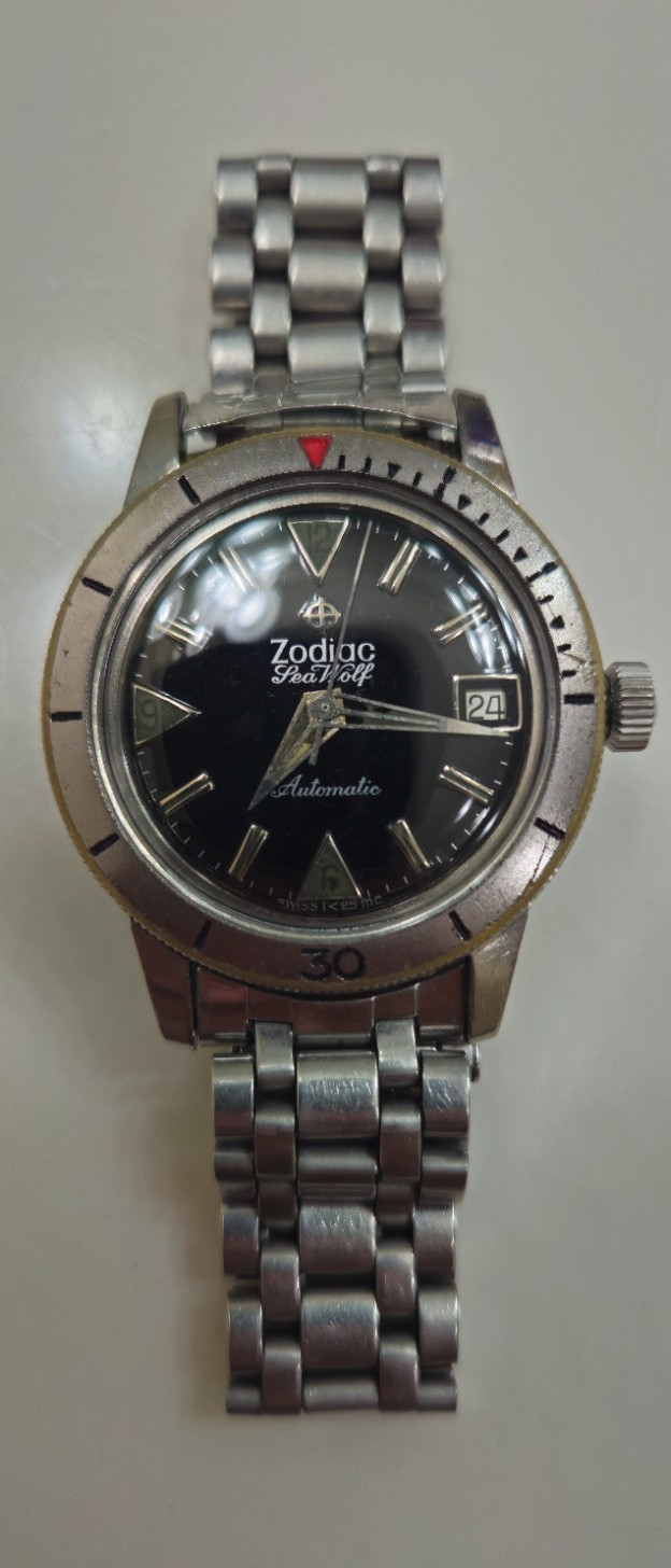 Zodiac Sea Wolf Automatic Diver 200m Black Dial Date. Original Unsigned Crown.