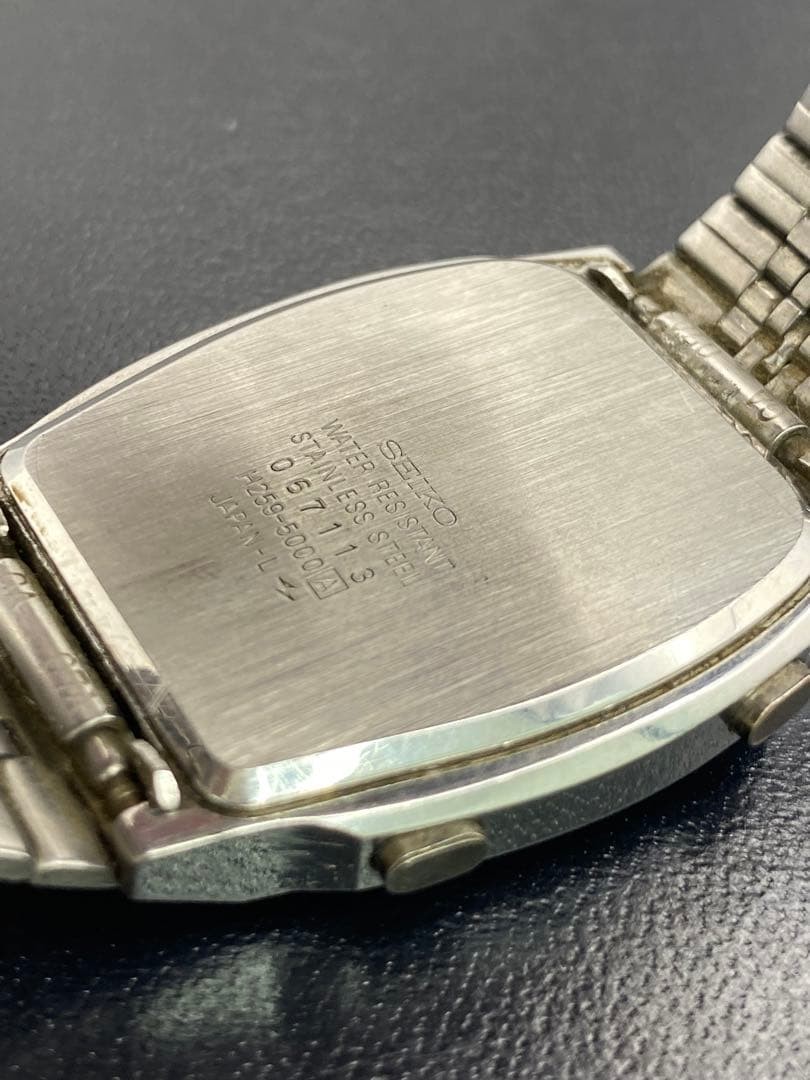 Working condition, broken crown. SEIKO quartz analog-digital hybrid wristwatch f