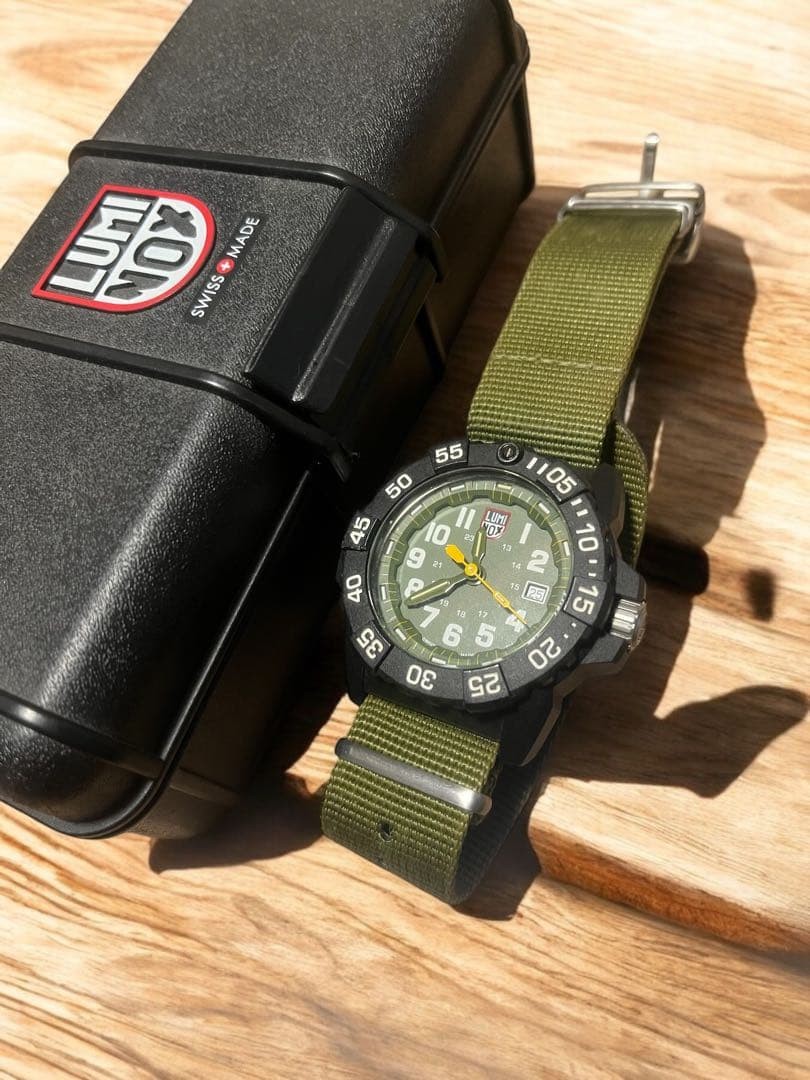 LUMINOX Navy Seal 3500 Series Green Quartz Diver Mens Watch wrist 23cm