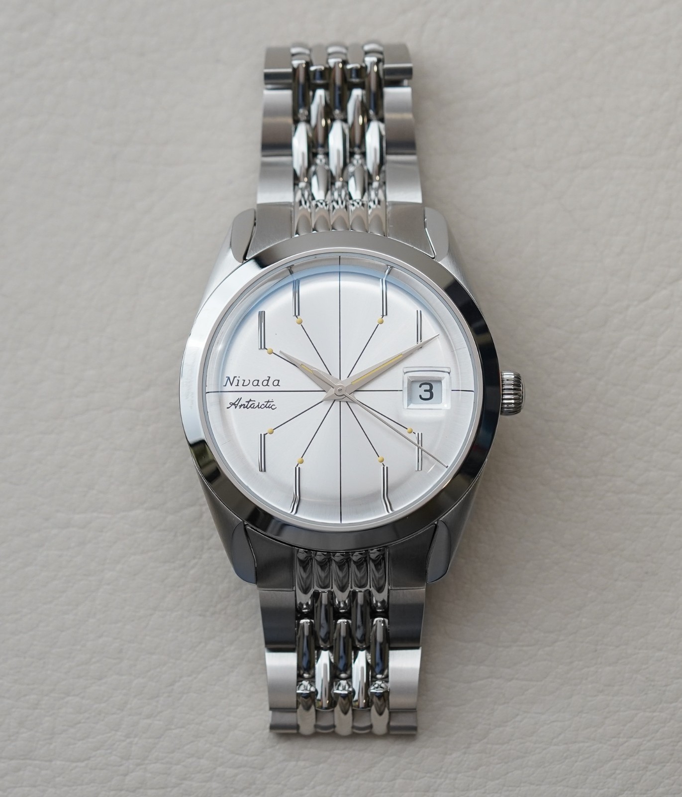 Nivada Grenchen Antarctic Spider Silver Dial 32023A04 Men’s Steel Watch